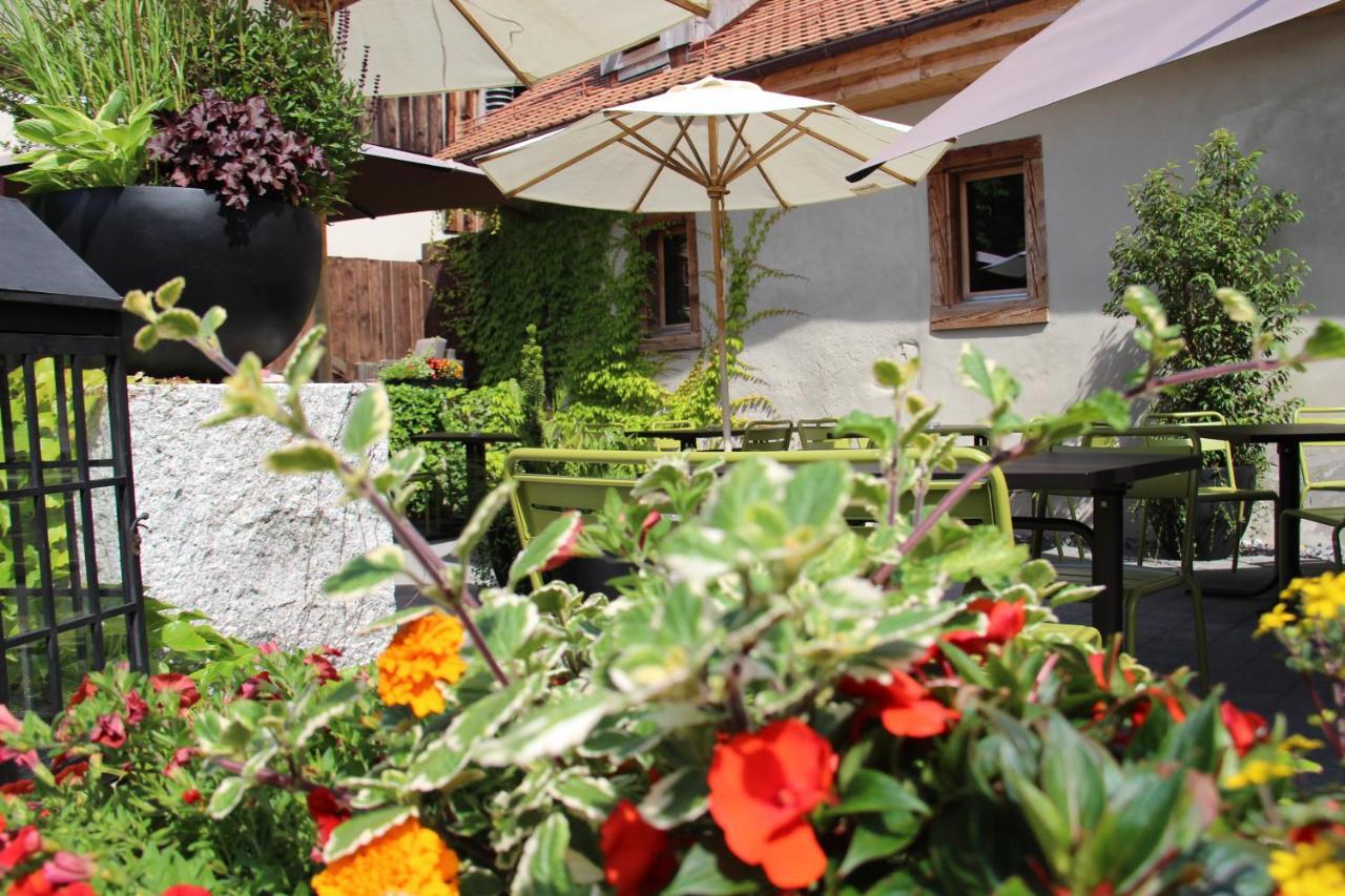 Zum Schwarzen Loewen Hotel Altdorf Exterior photo